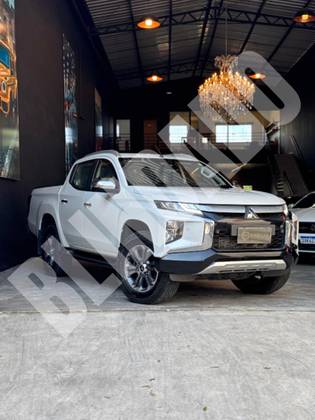 MITSUBISHI L200 TRITON 2.4 16V TURBO DIESEL SPORT HPE-S CD 4P 4X4 AUTOMÁTICO